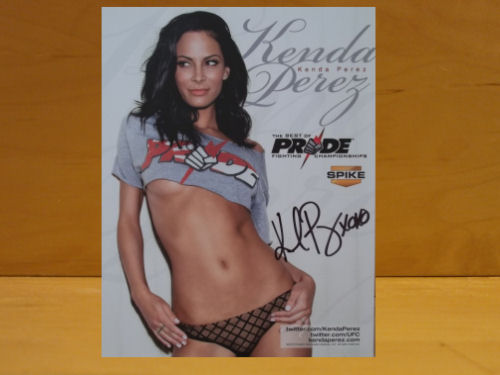 Kenda Perez Signed Colour Photo Kenda Perez Signed Colour Photo