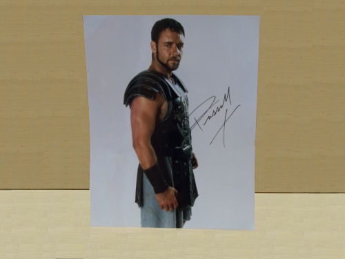 Russell Crowe Signed Colour Photo