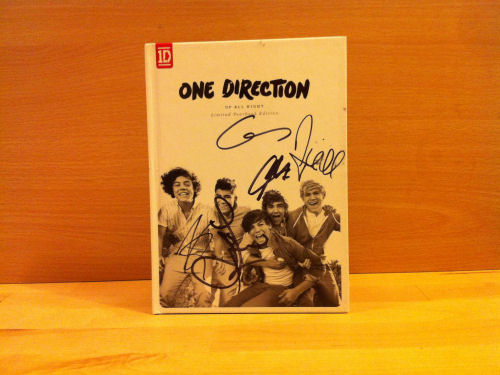 Harry Styles, Zayn Malik, Louis Tomlinson, Niall Horan, Liam Payne – One Direction Signed CD Album Cover