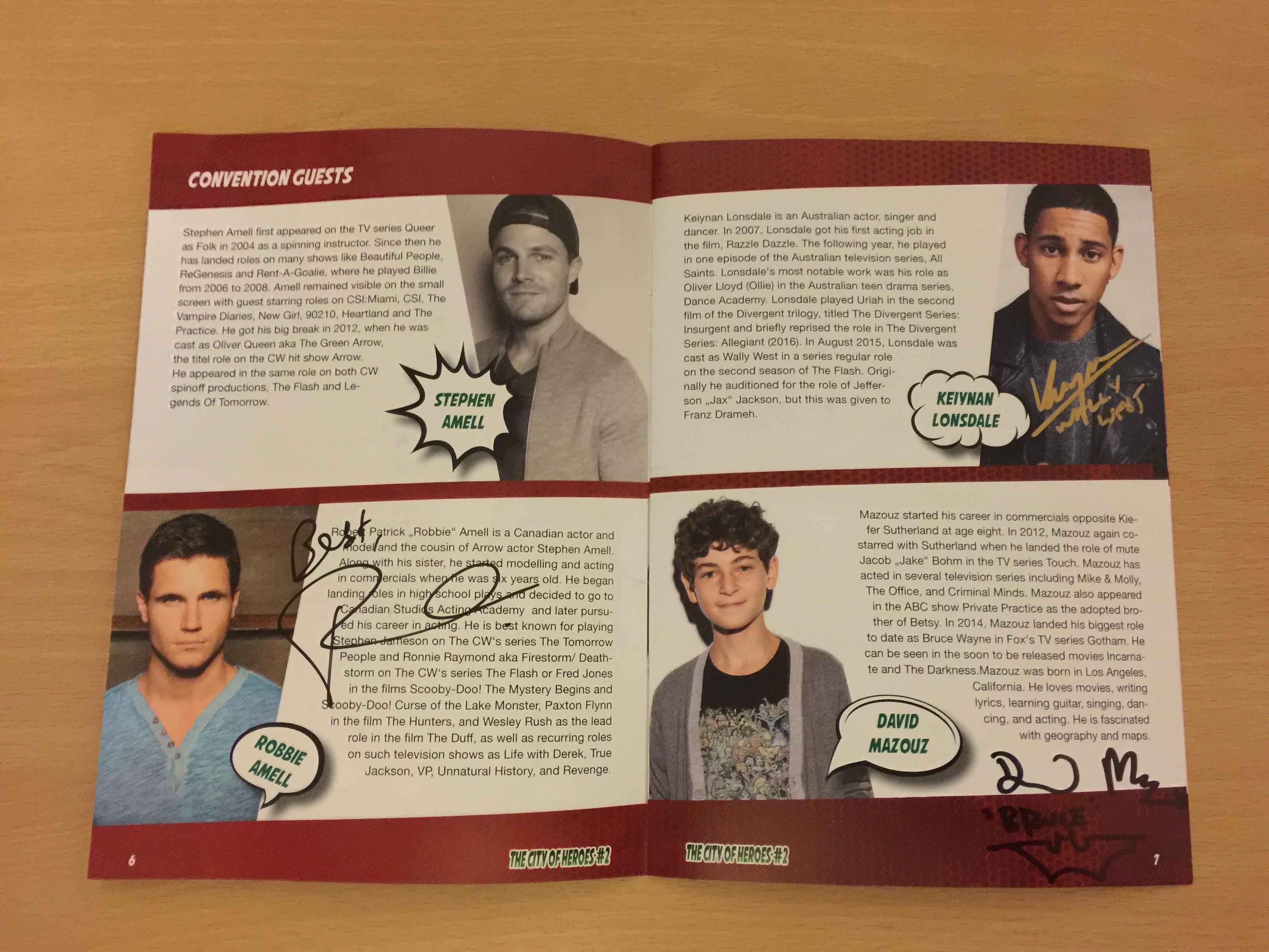 Robbie Amell, Keiynan Lonsdale, David Mazouz Signed City of Heroes Programme