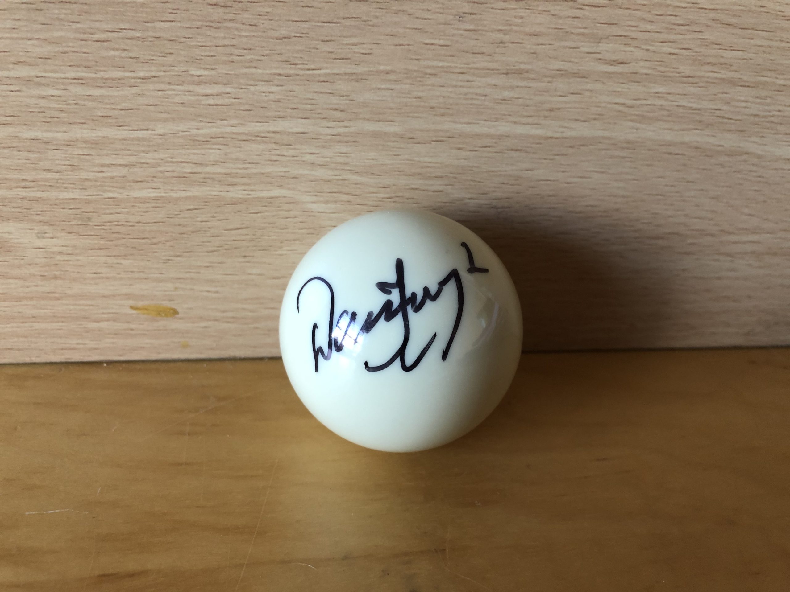 Dennis Taylor Signed Snooker Ball Dennis Taylor Signed Snooker Ball