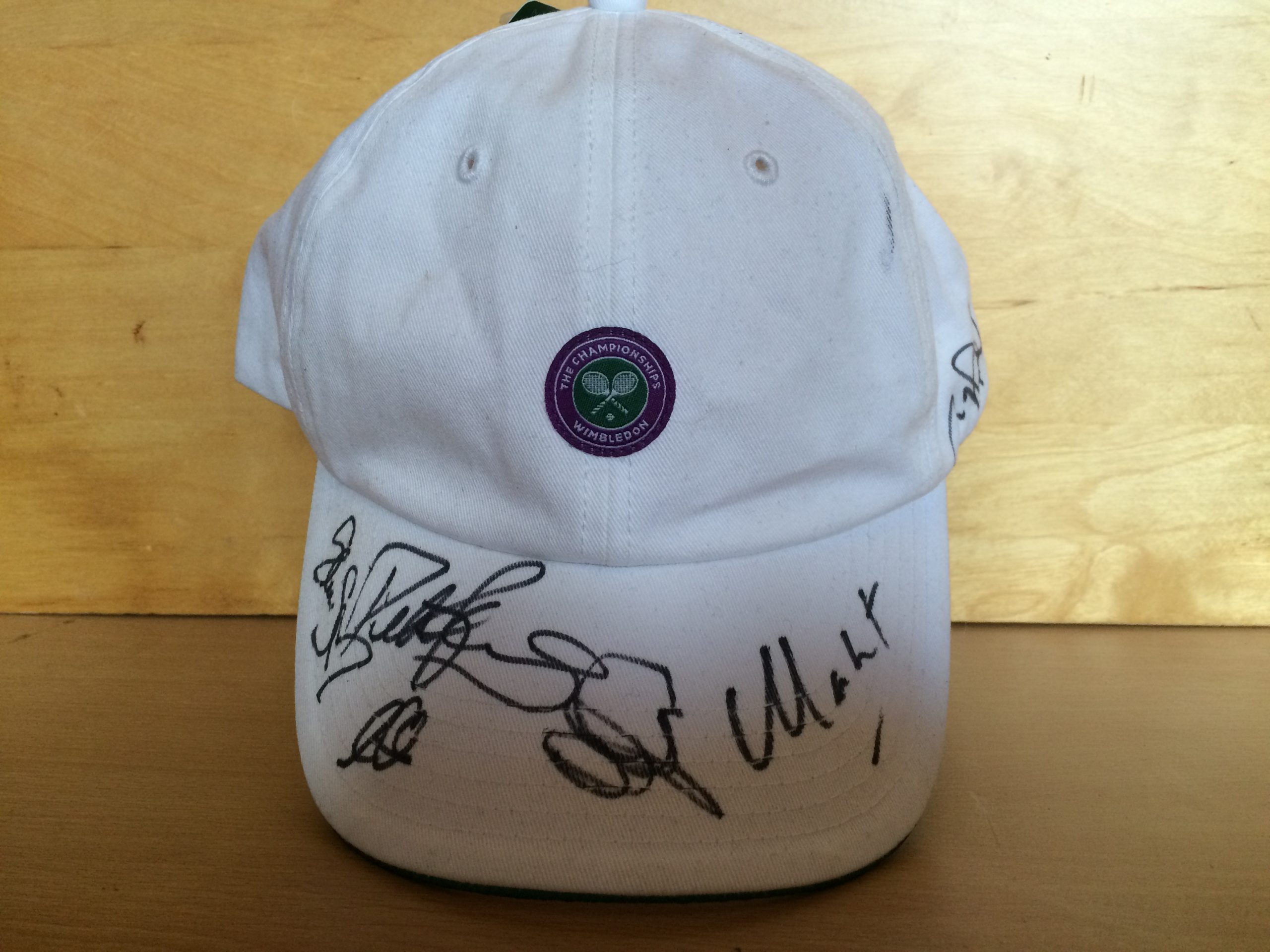 Unknown Multiple Signatures on Tennis Cap