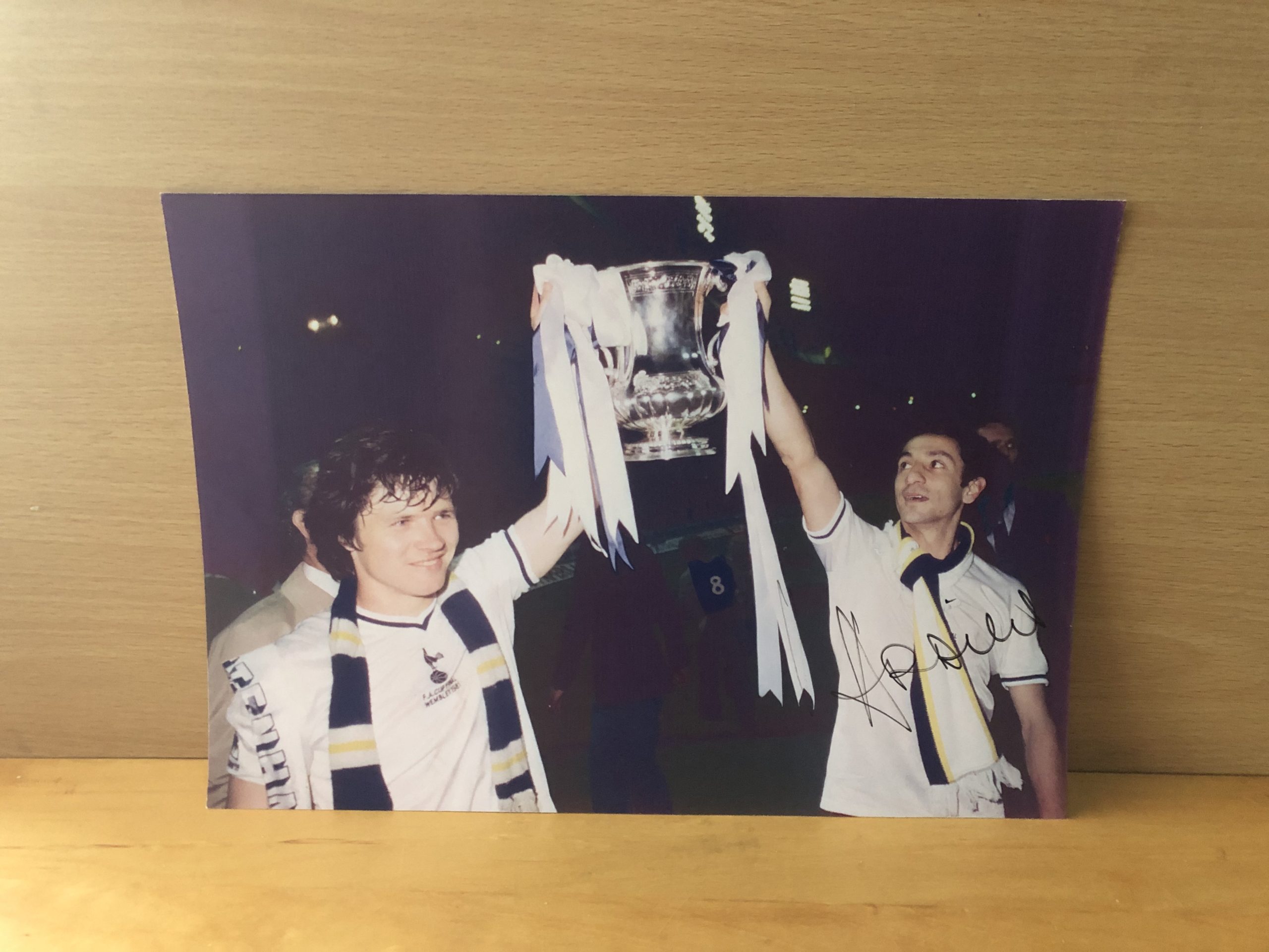 Osvaldo Ardiles Signed Colour Photo Osvaldo Ardiles Signed Colour Photo