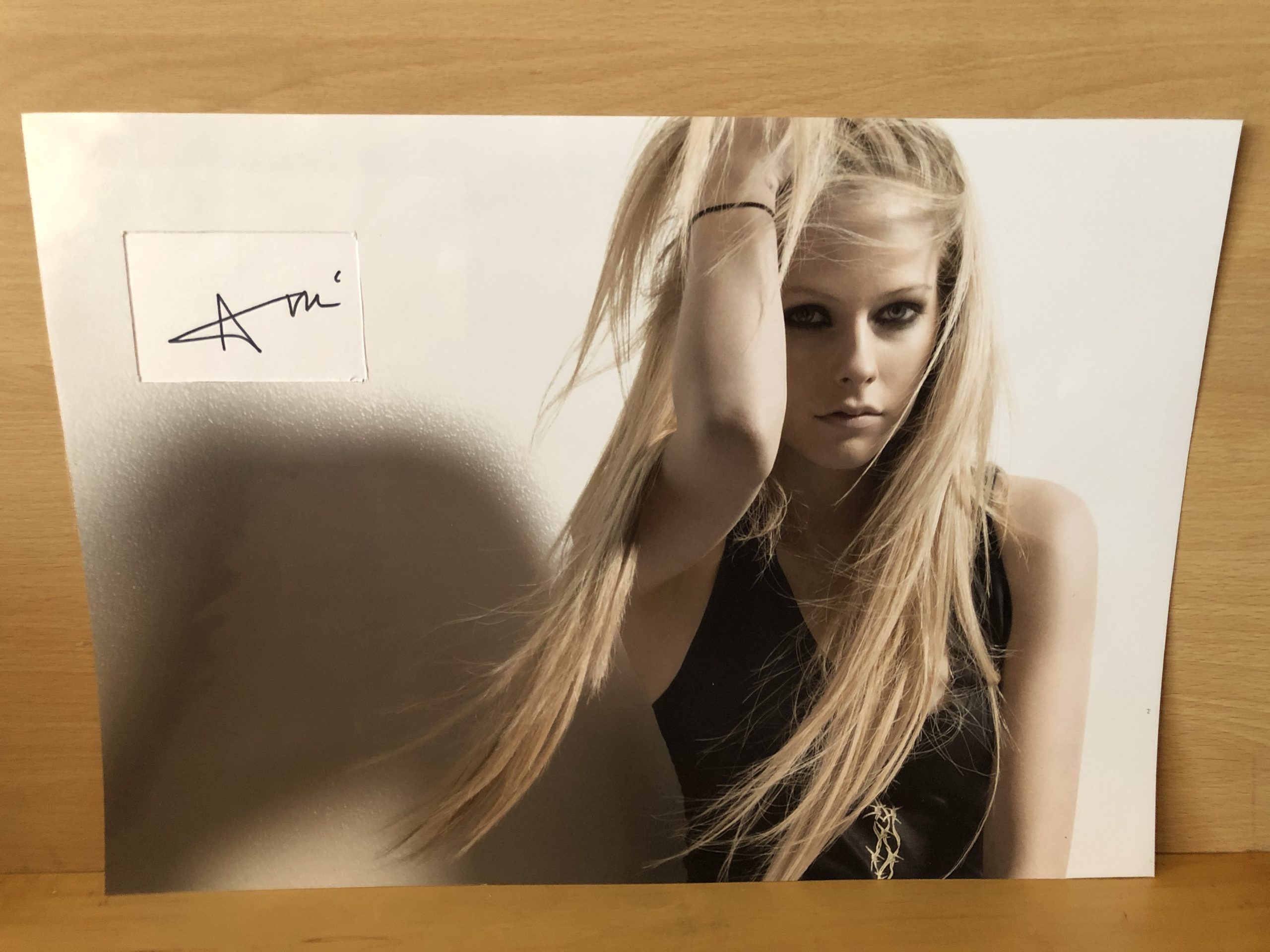 Avril Lavigne Signed White Card Within A3 Colour Photo Avril Lavigne Signed White Card Within A3 Colour Photo