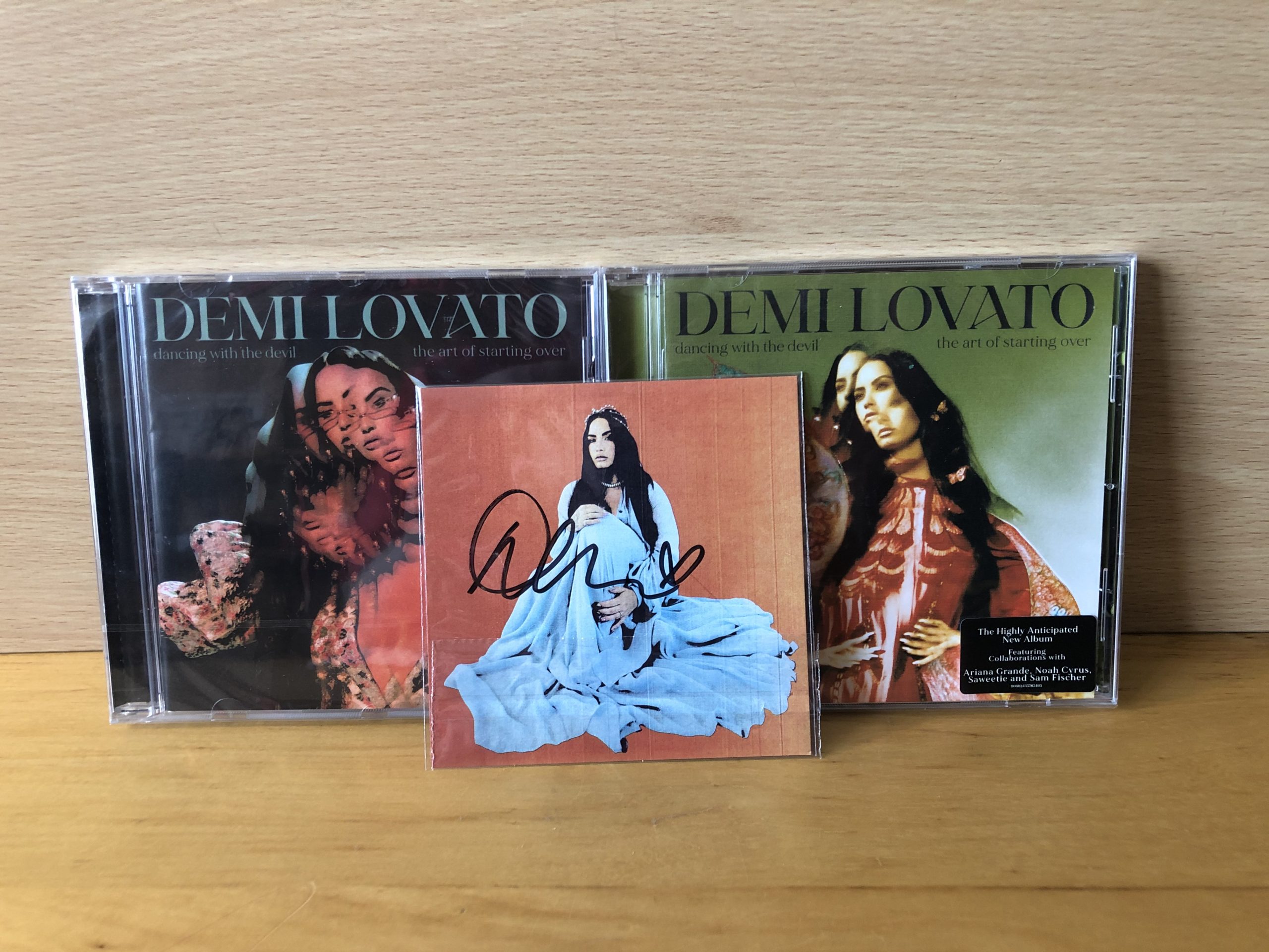 Demi Lovato Signed CD Card Demi Lovato Signed CD Card